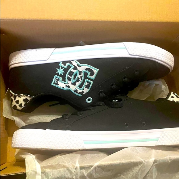 DC Shoes - Brand new size 11 DC skater shoes